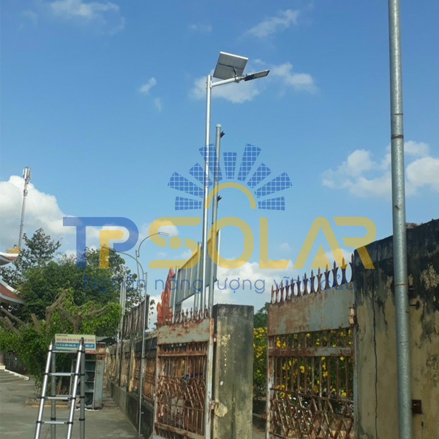 den-ban-chai-nang-luong-mat-troi-300W-tp-solar-3