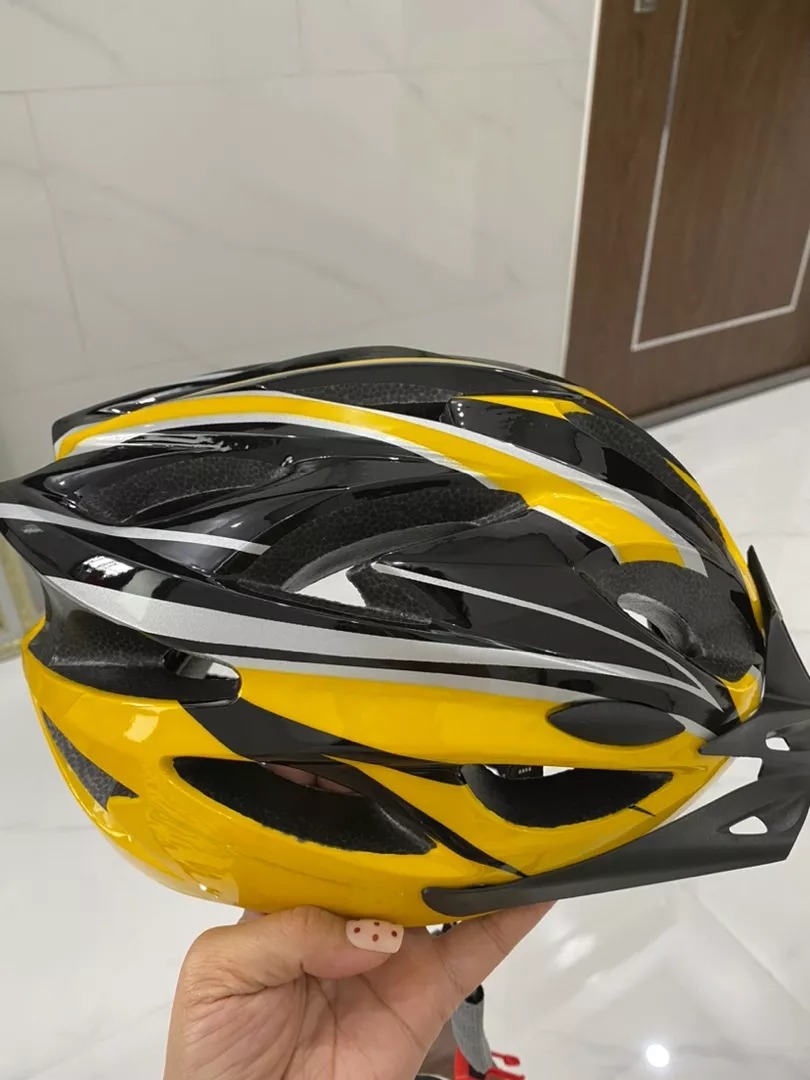 mu-bao-hiem-xe-dap-co-lo-thong-gio-giup-dau-luon-thoang-mat