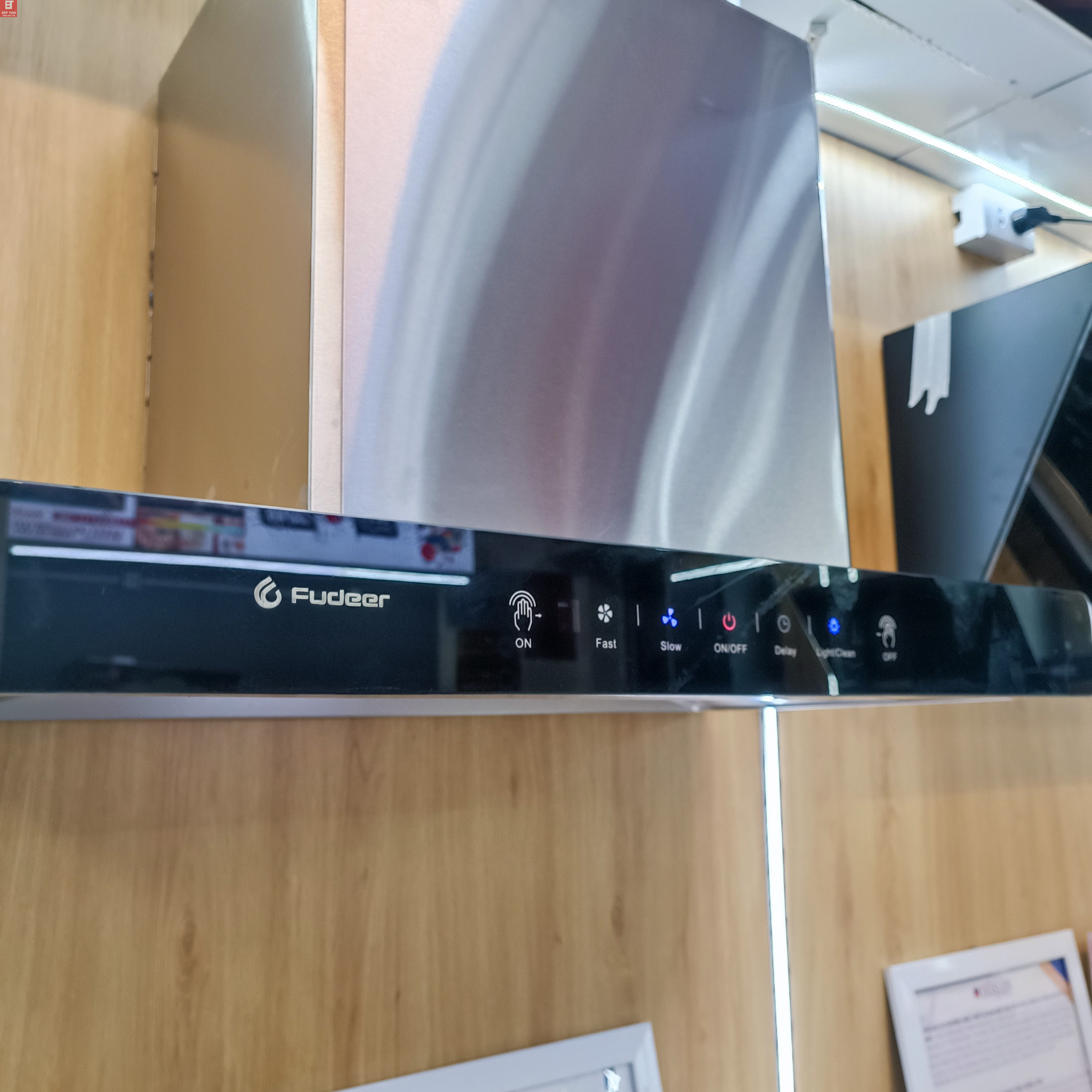 Máy hút mùi Fudeer FD-700BT