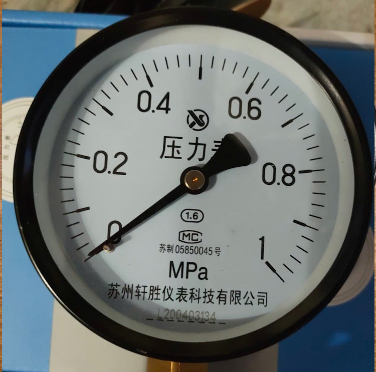 Đồng hồ áp Y100 0-0.6 Mpa chân ren M20*1.5- vỏ thép chân đồng