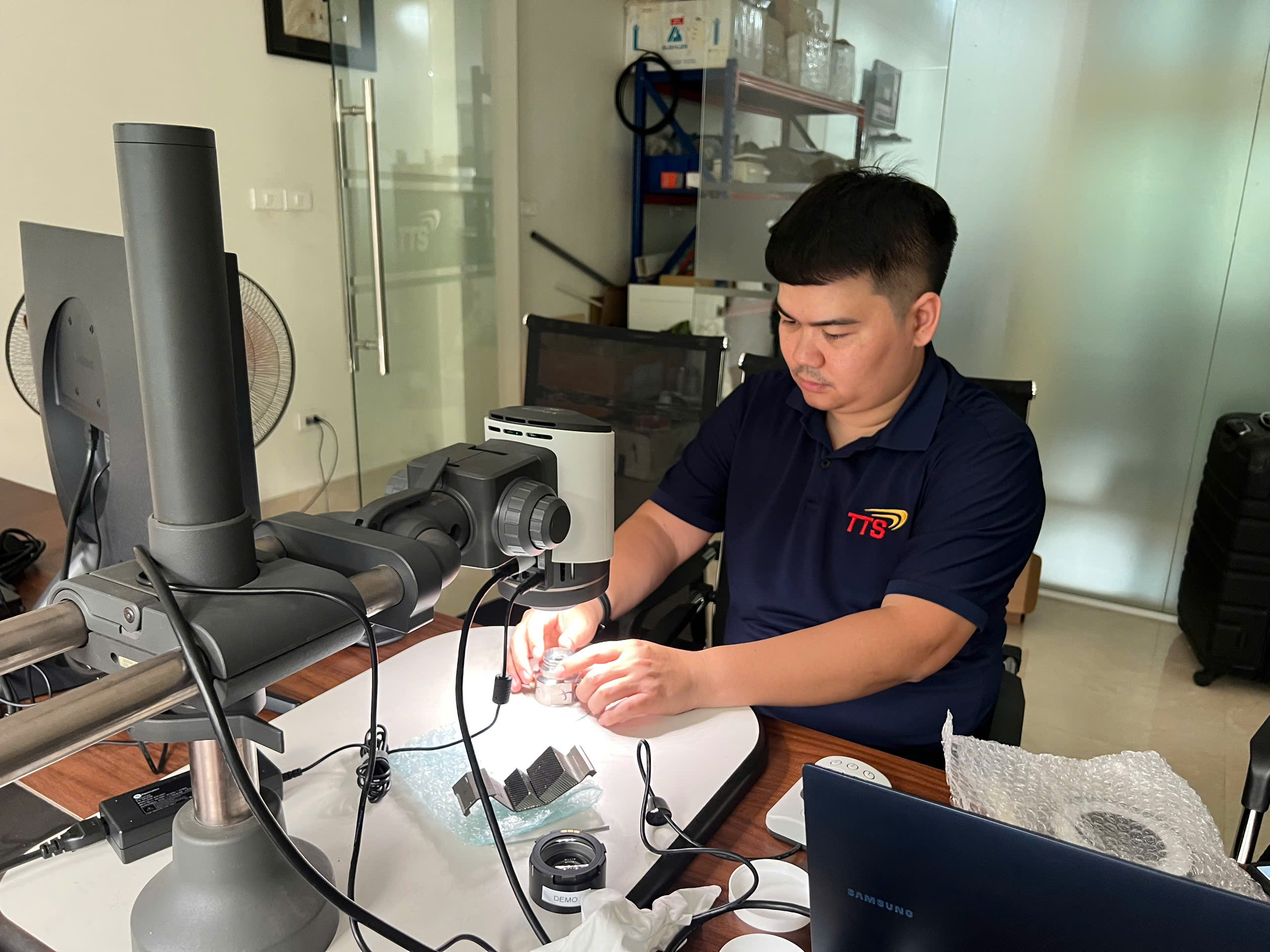 Dịch Vụ Sửa Chữa Kính Hiển Vi và Phụ Kiện Kính – TTS Uy Tín, Nhanh Chóng, Chuyên Nghiệp