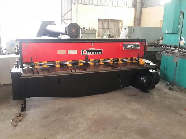 Máy cắt thủy lực AMADA