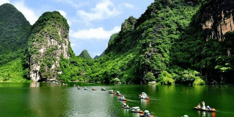 Lựa chọn thuê xe máy điện ở Ninh Bình trải nghiệm du lịch xanh
