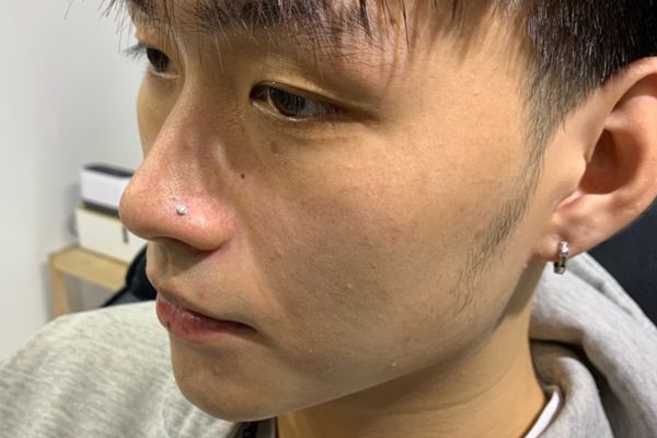 Ảnh nam xỏ khuyên cá tính