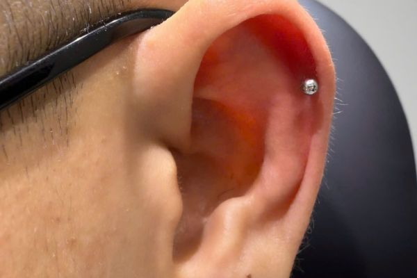 Ảnh xỏ Helix của các bạn nam và nữ tại TinyBox - 11/2024