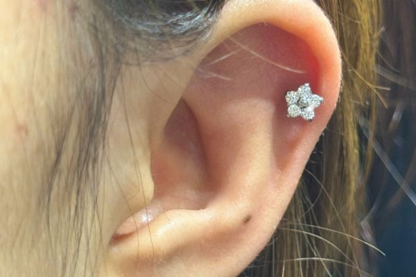 Ảnh xỏ Helix của các bạn nam và nữ tại TinyBox - 11/2024