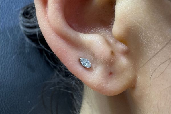 Ảnh xỏ Lobe