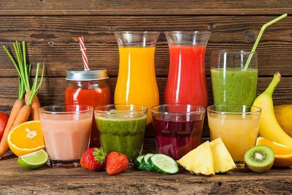 Bấm khuyên miệng có đau không - nước ép