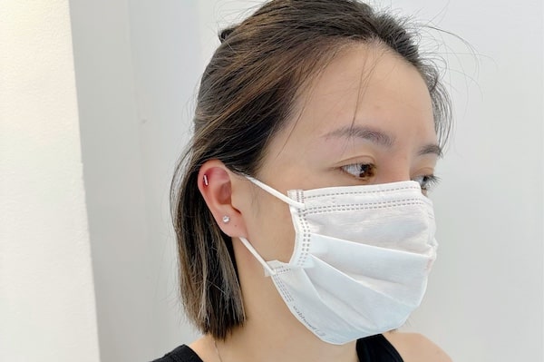Bấm khuyên tai bị chảy nước