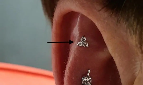 Bấm tai nam - bấm lỗ tai nam - xỏ khuyên tai nam