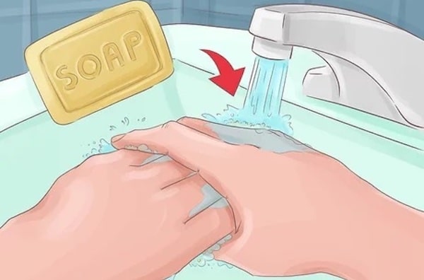 các bước vệ sinh lỗ xỏ khuyên tai