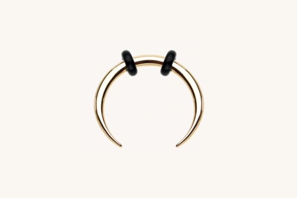 Các kiểu dáng khuyên Septum phổ biến - khuyên hình lưỡi liềm