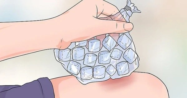 cách xỏ khuyên tai không đau 