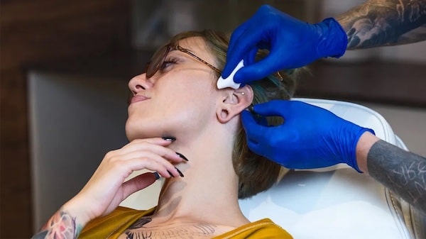 Có nên xỏ khuyên tai không? 