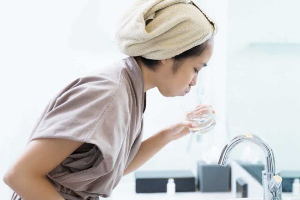 Cùng lúc xỏ khuyên lưỡi và môi có sao không?