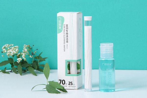 Tại sao lỗ xỏ của bạn có mùi hôi?