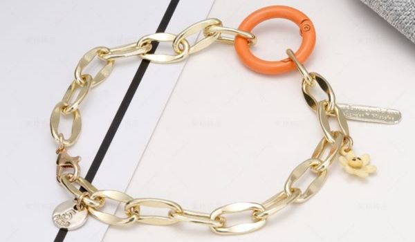 GOLD CHAIN BRACELET