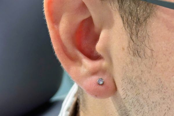 Hình ảnh bạn nam xỏ Lobe tại TinyBox - 11/2024