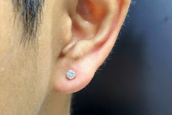 Hình ảnh bạn nam xỏ Lobe tại TinyBox - 11/2024