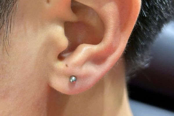 Hình ảnh bạn nam xỏ Lobe tại TinyBox - 11/2024