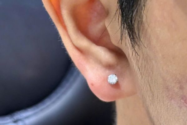 Hình ảnh bạn nam xỏ Lobe tại TinyBox - 11/2024