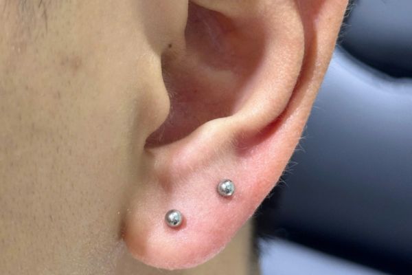 Hình ảnh bạn nam xỏ Lobe tại TinyBox - 11/2024