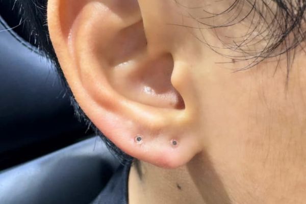 Hình ảnh bạn nam xỏ Lobe tại TinyBox - 11/2024