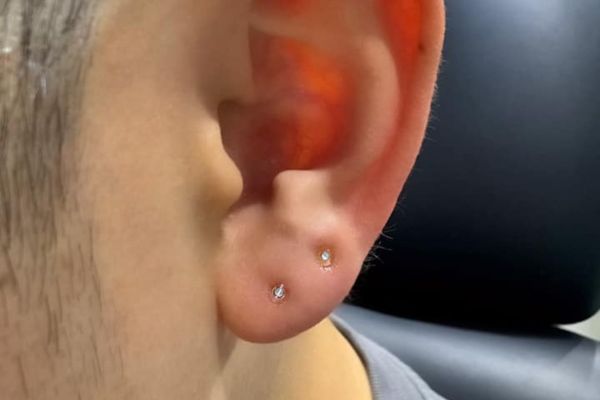 Hình ảnh bạn nam xỏ Lobe tại TinyBox - 11/2024