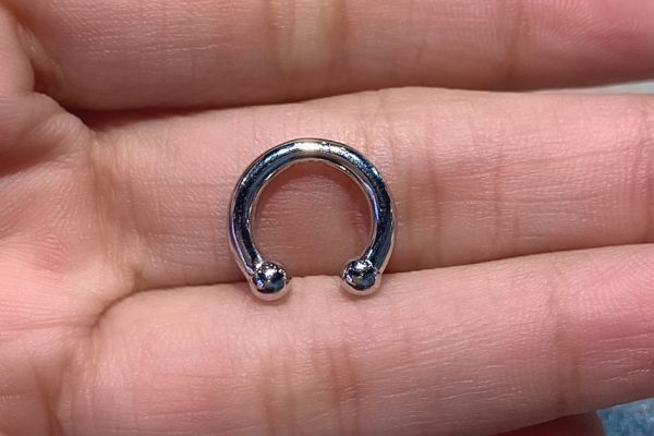 Khuyên kẹp chữ U không cần bấm lỗ