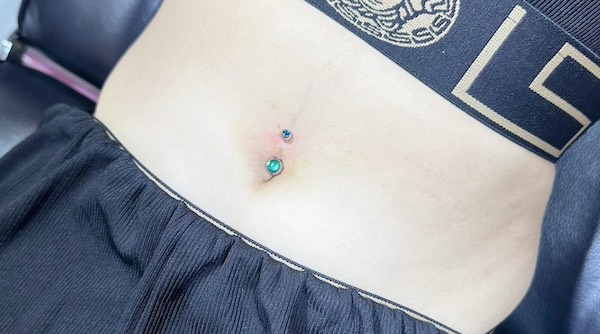 Ảnh khách xỏ mẫu chuẩn xác - xỏ mẫu rốn