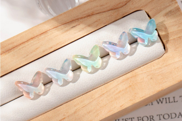 khuyên bướm pha lê