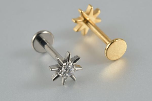 Khuyên tai hình mặt trời đính đá 