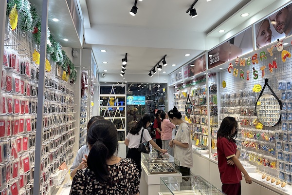 shop xỏ khuyên TinyBox