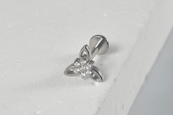 Khuyên tai tam giác bông hoa đính đá - Titanium - 1.2*8mm