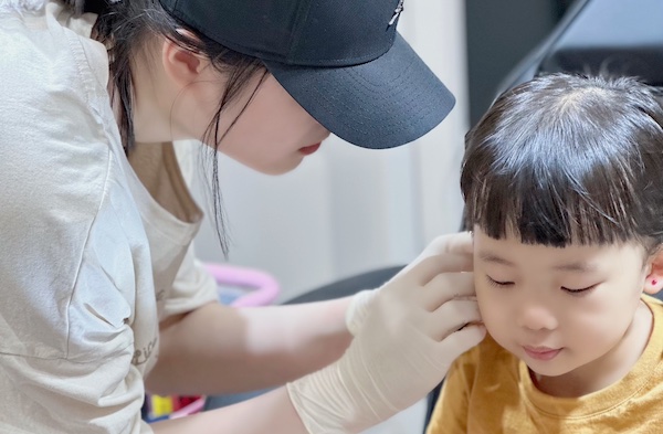 khuyên tai tròn bạc nữ dễ mix đồ nhất