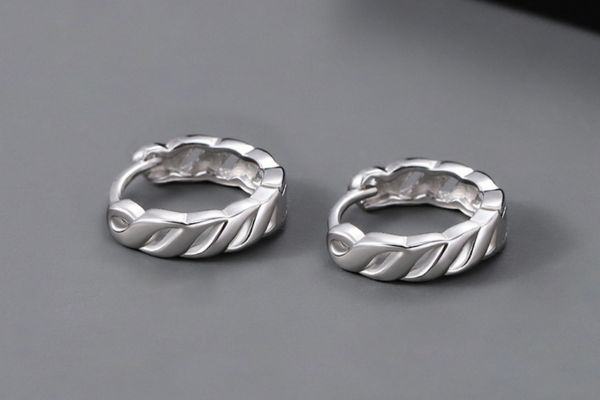 Khuyên tai tròn thiết kế xoắn rỗng