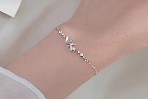 Lắc tay con bướm mix đá 