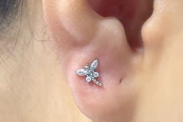 Làm sao để biết lỗ xỏ khuyên đã lành hoàn toàn?