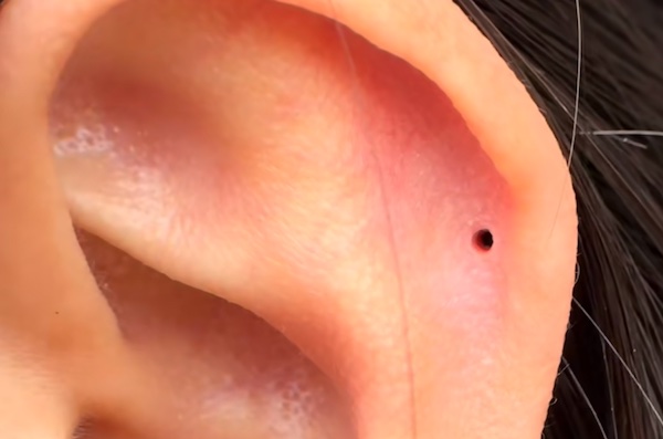 Làm sao để biết lỗ xỏ khuyên đã lành hoàn toàn?