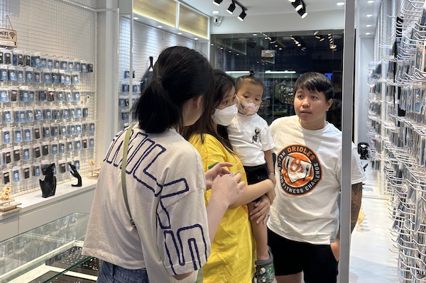 Nghề xỏ khuyên có tương lai không?
