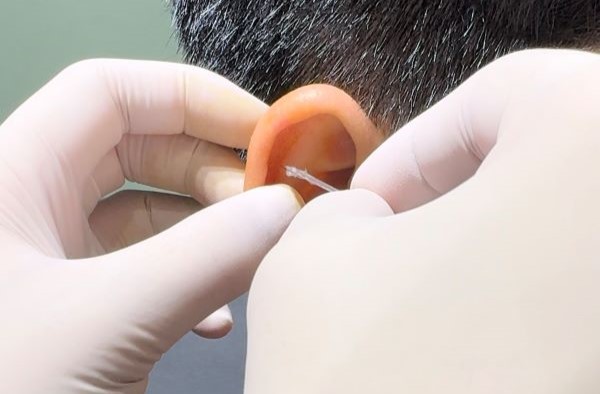 Nghề xỏ khuyên hợp mệnh gì?