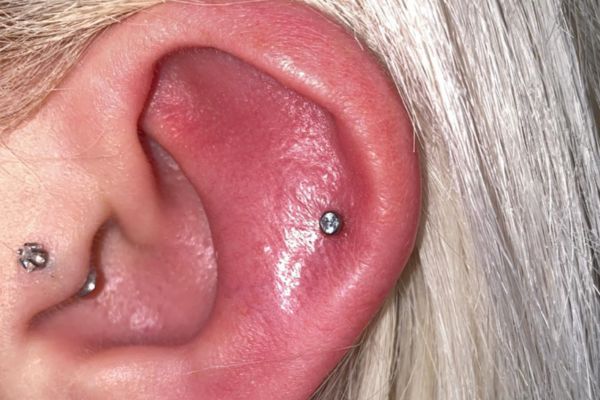Nhuộm tóc có tác hại gì và ảnh hưởng đến lỗ xỏ khuyên không?