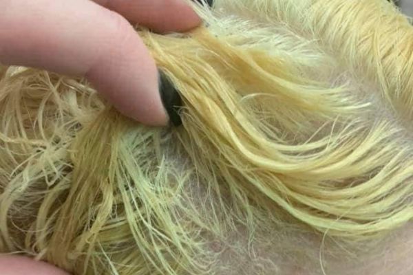 Nhuộm tóc có tác hại gì và ảnh hưởng đến lỗ xỏ khuyên không?