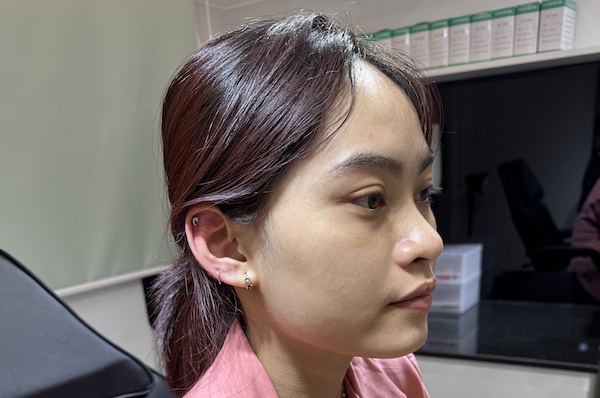 Hình ảnh xỏ khuyên tai nữ tháng 5/2023 tại TinyBox 