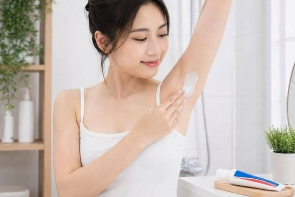 sau 48 giờ thoa kem dưỡng để nách hồi phục nhanh, sáng mịn
