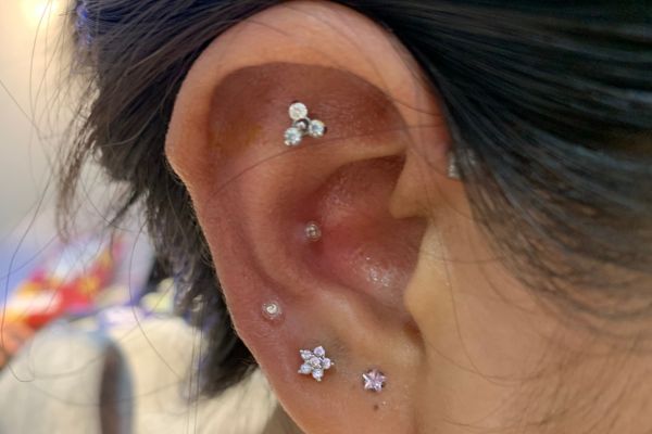 Tại sao không nên uống thuốc giảm đau trước khi xỏ khuyên?