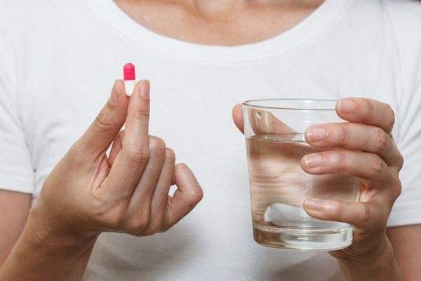 Tại sao không nên uống thuốc giảm đau trước khi xỏ khuyên?
