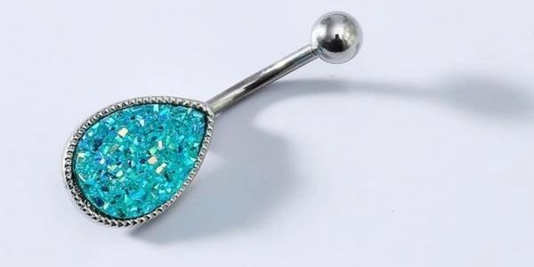 Xỏ khuyên rốn bị lệch 