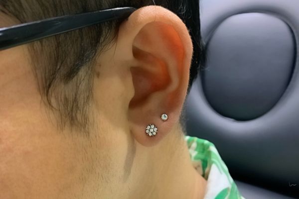 Tổng hợp hình ảnh xỏ Lobe cho các bạn nam tại TinyBox 6/2024