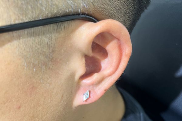 Tổng hợp hình ảnh xỏ Lobe cho các bạn nam tại TinyBox 6/2024